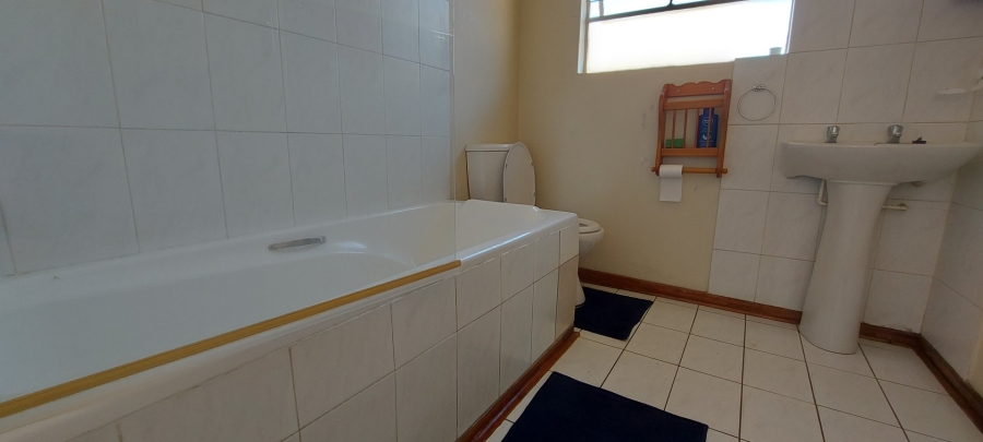 2 Bedroom Property for Sale in Langenhovenpark Free State